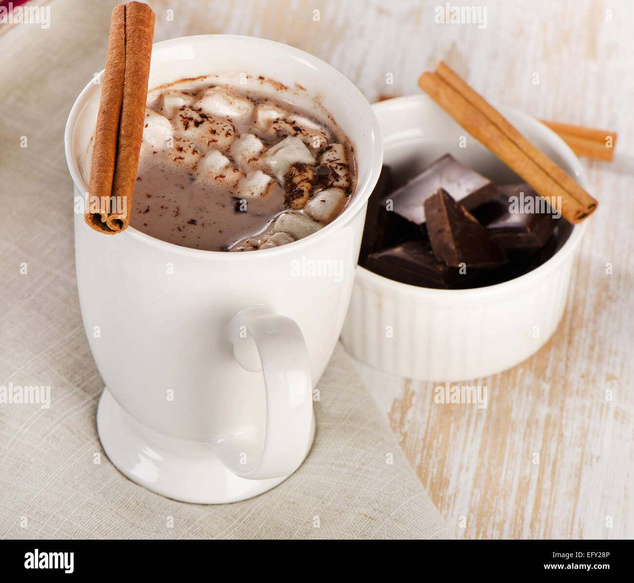 Sweet Chocolate mit Marshmallows. Selektiven Fokus Stockfoto