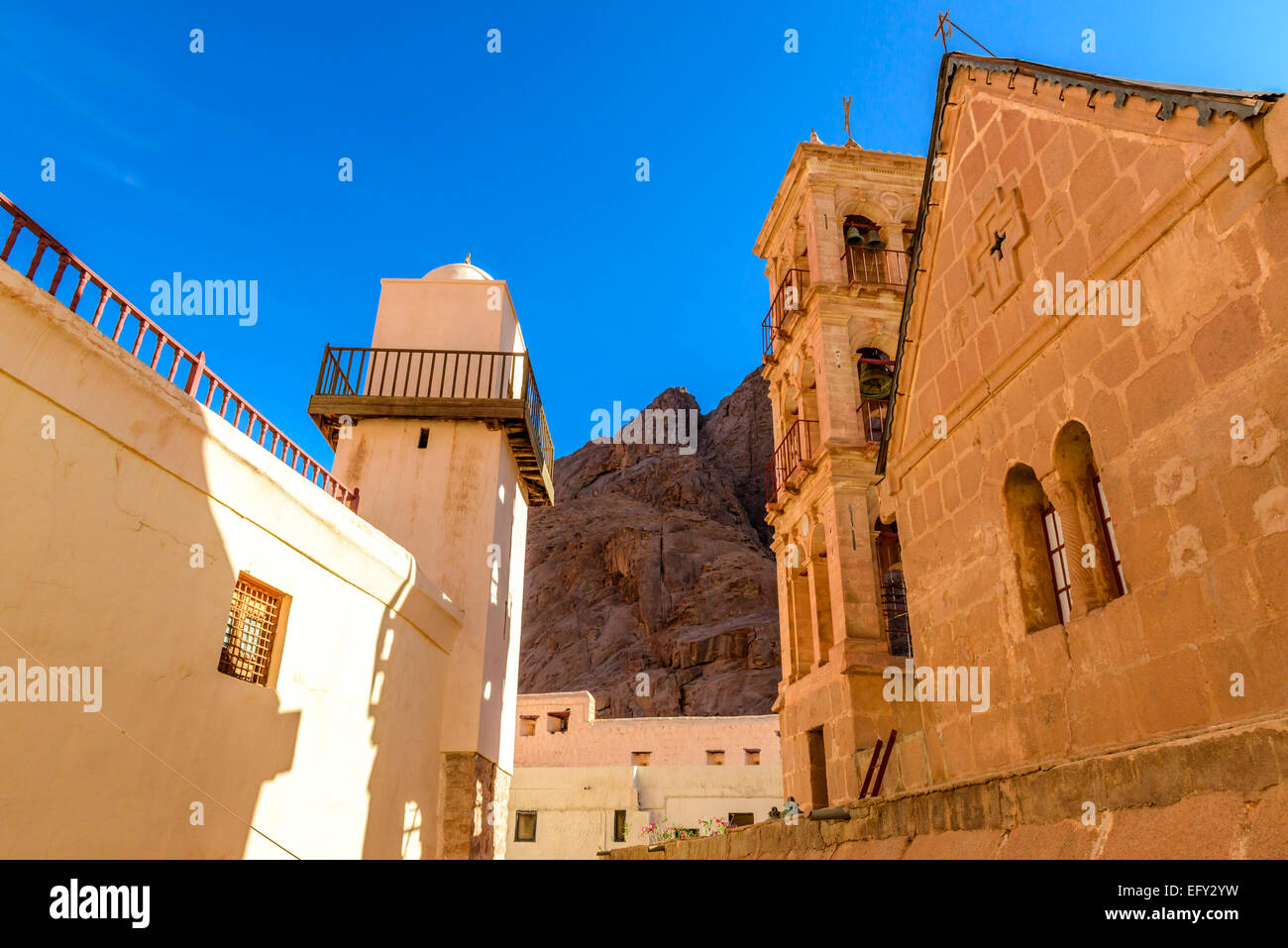 Fatimidische Moschee und orthodoxe Kirche im Katharinenkloster, Sinai, Ägypten. Stockfoto