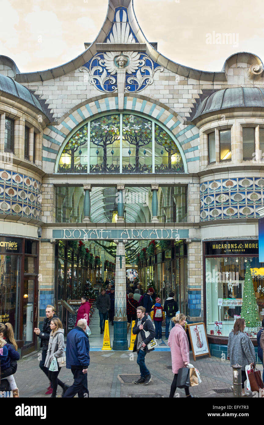 Royal Arcade, Norwich in der Weihnachtszeit Stockfoto