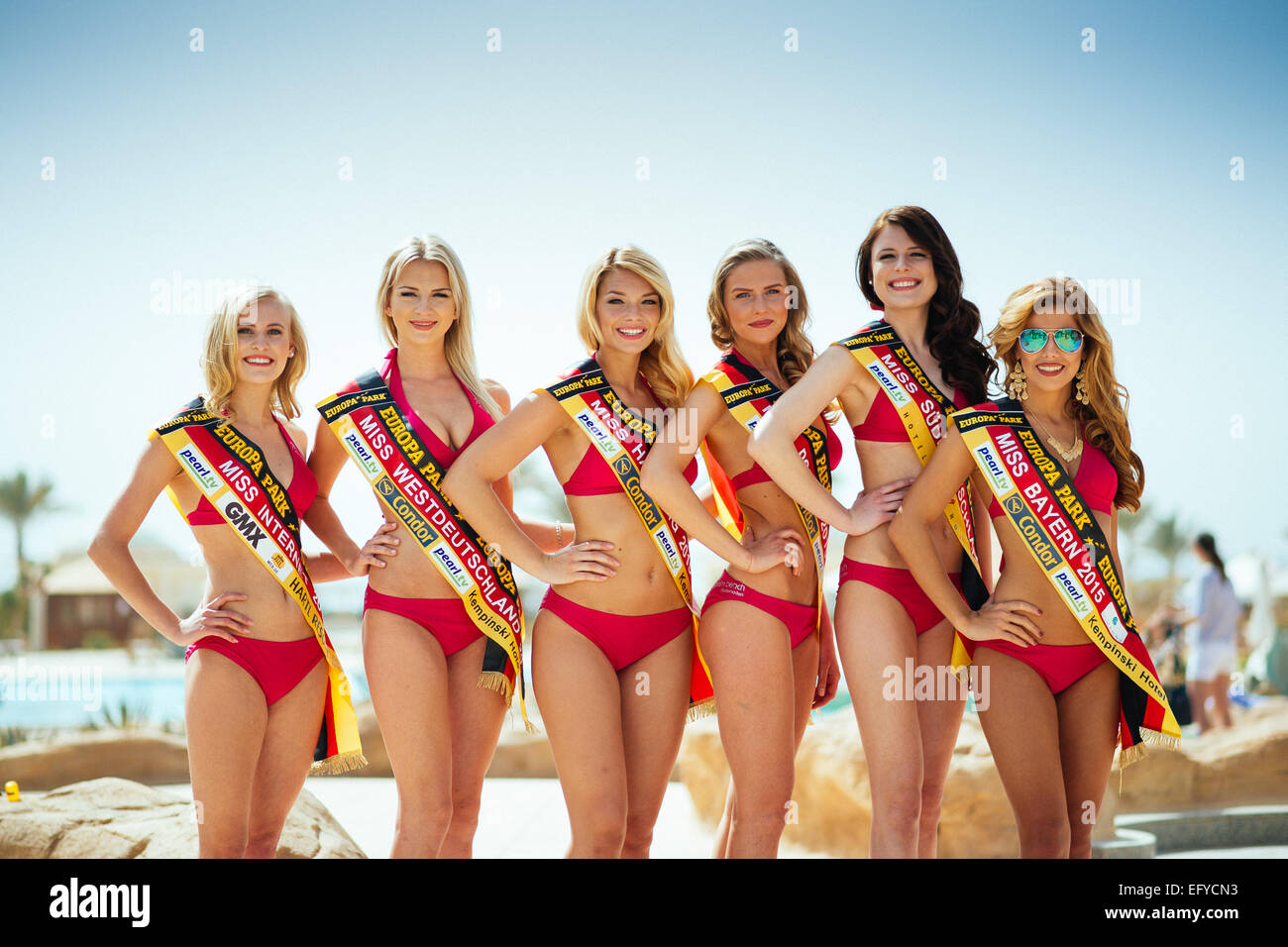 (L-R) "Miss Internet 2015", Nicola Koska, "Miss Westdeutschland 2015", Katharina Laible, "Miss Hamburg 2015", Cheyenna Mangelsen, "Miss Pearl.tv 2015", Olga Hoffmann, "Miss Süddeutschland 2015", Elena Kilb Und "Miss Bayern", Julia Kraml Posen im Kempinski Stockfoto