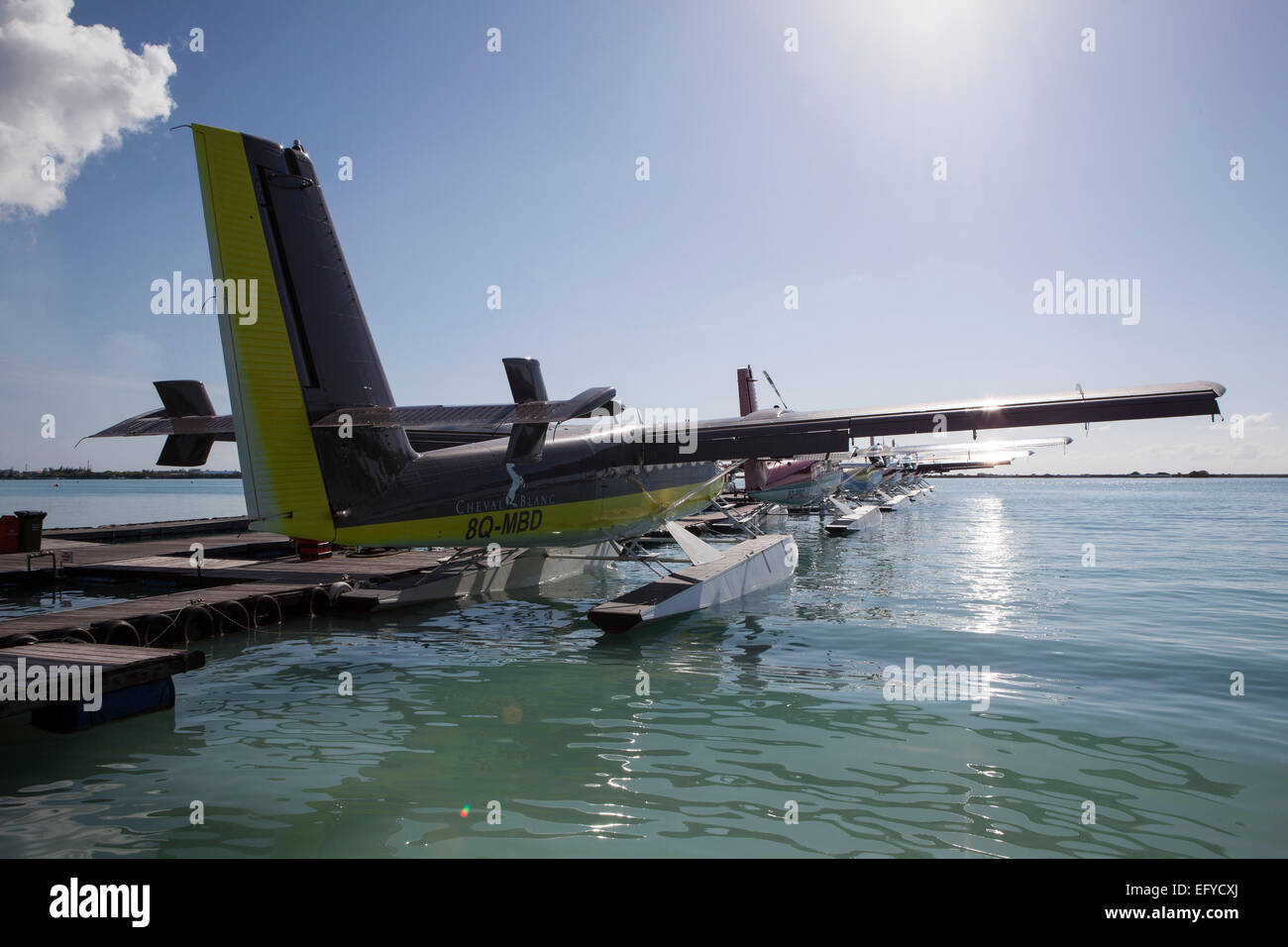 Wasserebenen (Sammeltaxis) in den Malediven am heimischen Flughafen Stockfoto