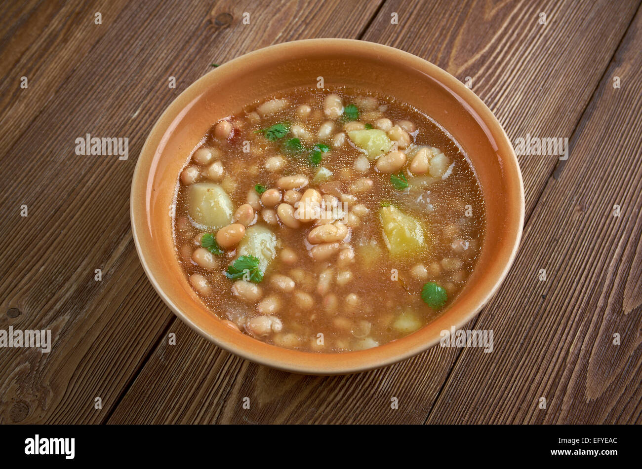 Bohnen eintopf -Fotos und -Bildmaterial in hoher Auflösung – Alamy Bohnen eintopf -Fotos und -Bildmaterial in hoher Auflösung – Alamy