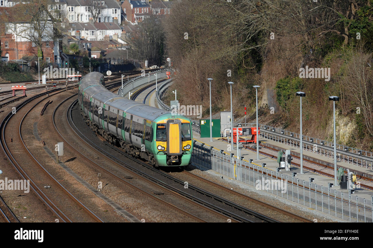Southern Rail trainieren sich nähernden Bahnhof von Brighton UK auf die von London nach Brighton Pendler Linie Stockfoto