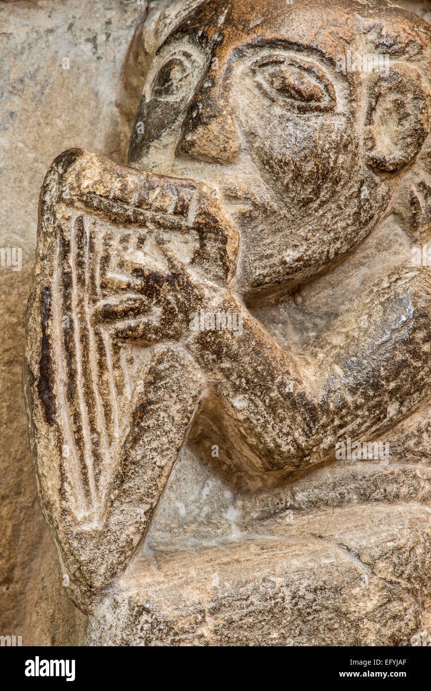 Mittelalterliche schnitzen im frühen englischen Stil eines Musikers in Hexham Abbey, Northumberland, England Stockfoto