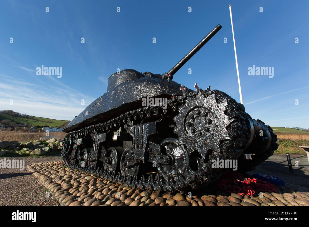 Die Übung Tiger Denkmal Sherman-Panzer am Torcross Parkplatz von Slapton Sands. Stockfoto