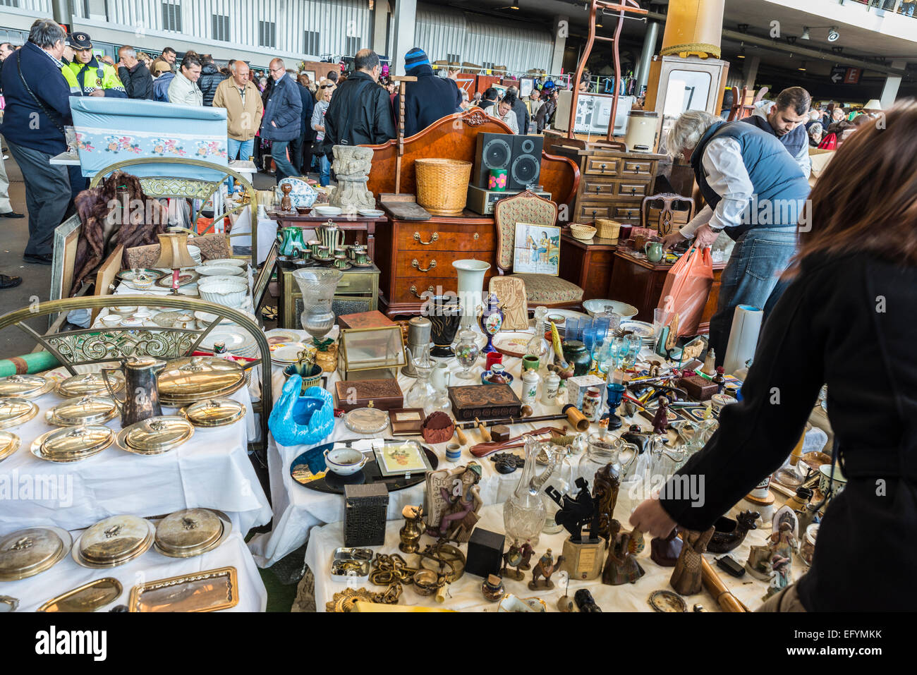 Der berühmteste Flohmarkt in Barcelona, auch bekannt als Els Encants oder Els Encants Vells, befindet sich in Nachbarschaft der Herrlichkeiten. Stockfoto