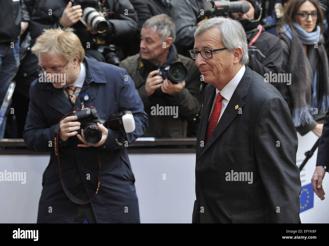 (150212)--Brüssel, 12. Februar 2015 (Xinhua)--EU-Kommissionspräsident Jean-Claude Juncker kommt in Hauptquartier der EU zu einem EU-Gipfel in Brussles, Belgien, 12. Februar 2015. (Xinhua / Ye Pingfan) Stockfoto
