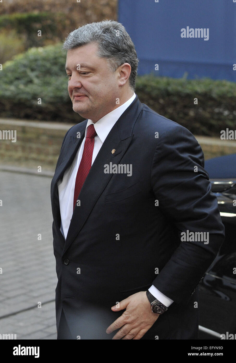 (150212)--Brüssel, 12. Februar 2015 (Xinhua)--der Ukraine Präsident Petro Poroshenko kommt in Hauptquartier der EU für einen informellen EU-Gipfel in Brussles, Belgien, 12. Februar 2015. (Xinhua / Ye Pingfan) Stockfoto