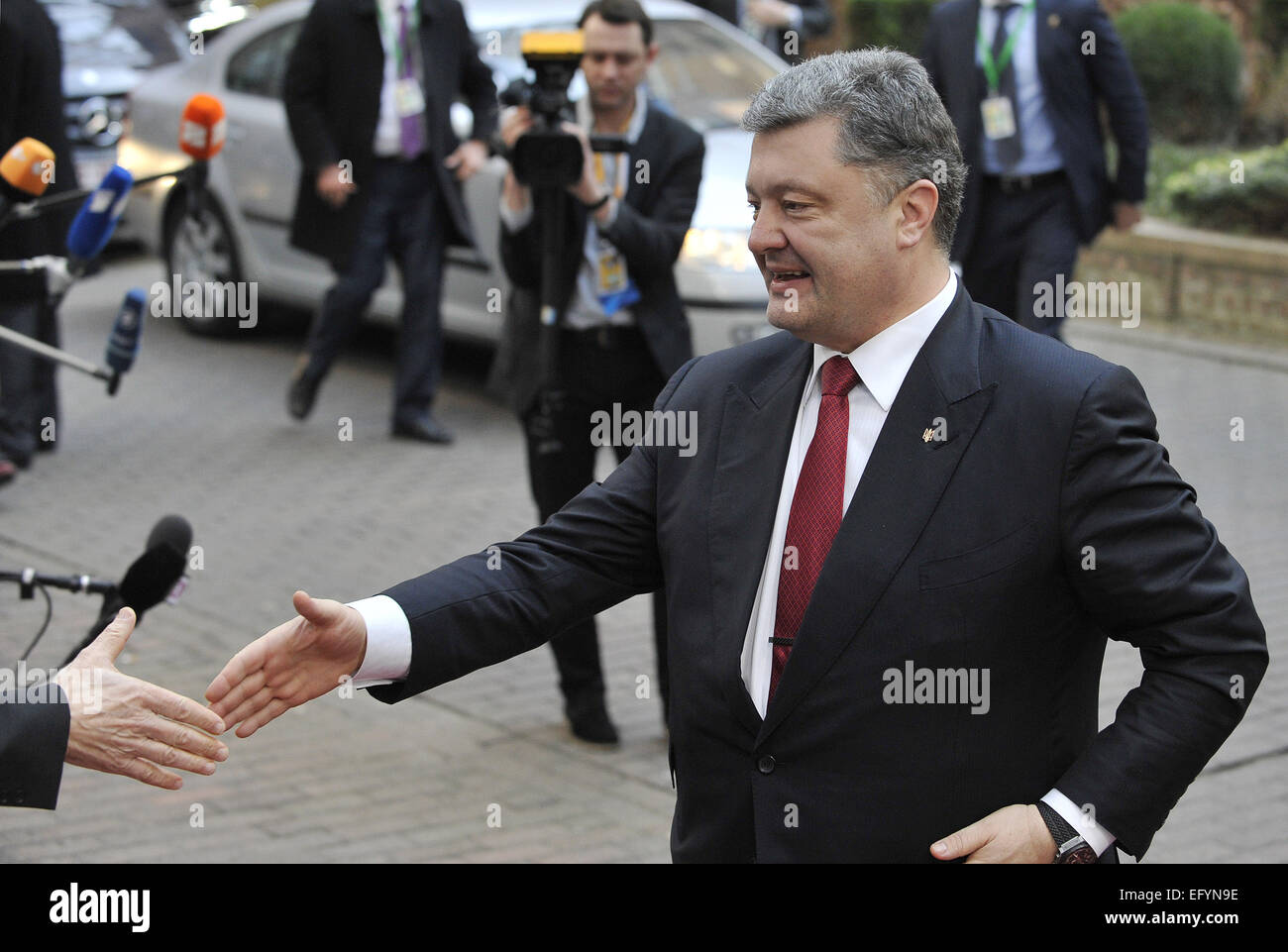 (150212)--Brüssel, 12. Februar 2015 (Xinhua)--der Ukraine Präsident Petro Poroshenko kommt in Hauptquartier der EU zu einem EU-Gipfel in Brussles, Belgien, 12. Februar 2015. (Xinhua / Ye Pingfan) Stockfoto