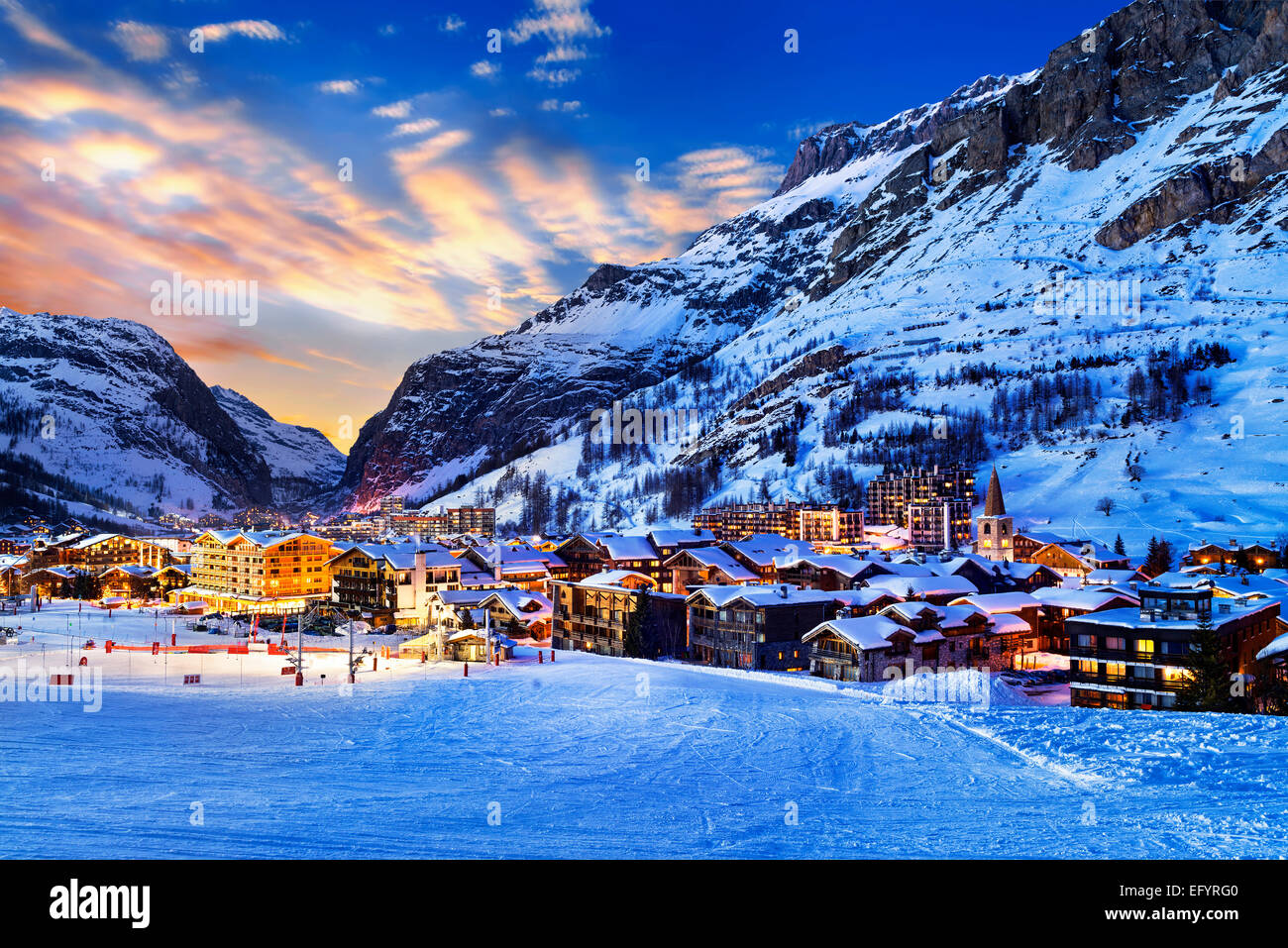 Berühmt und luxuriösen Ort des Val d ' Isère bei Sonnenuntergang, Tarentaise, Alpen, Frankreich Stockfoto