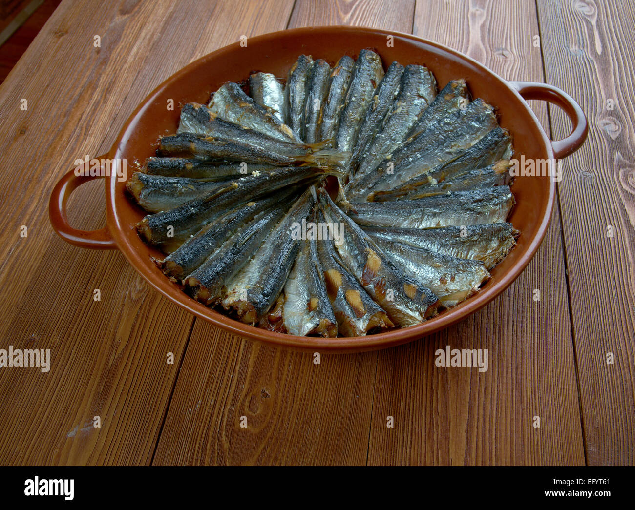 Sardalya - Europäische Sardelle. Sardina Braten in der Pfanne türkische Küche Stockfoto