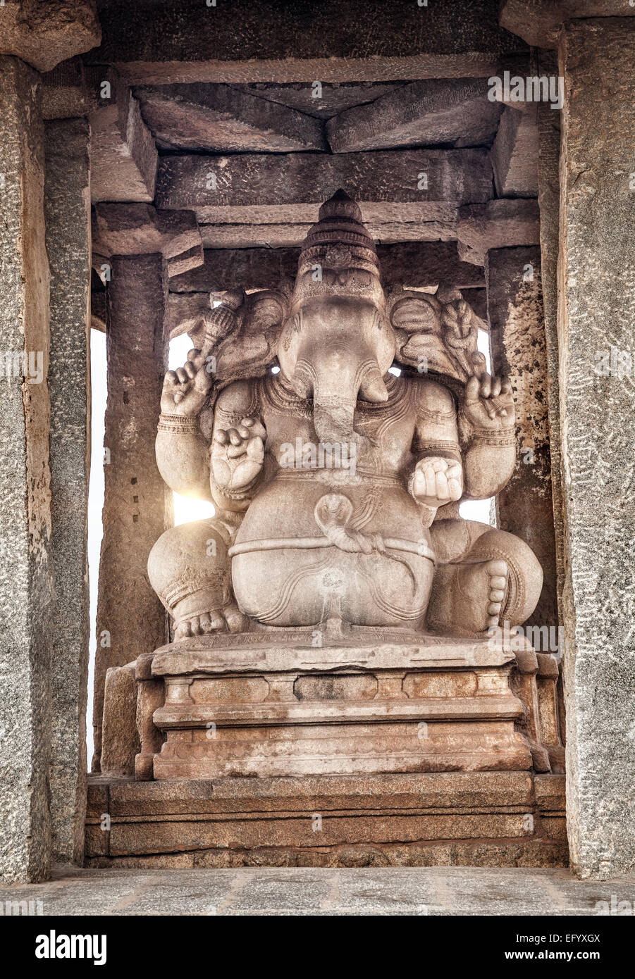 Ganesh-Statue in der antiken Tempel von Hampi, Karnataka, Indien Stockfoto