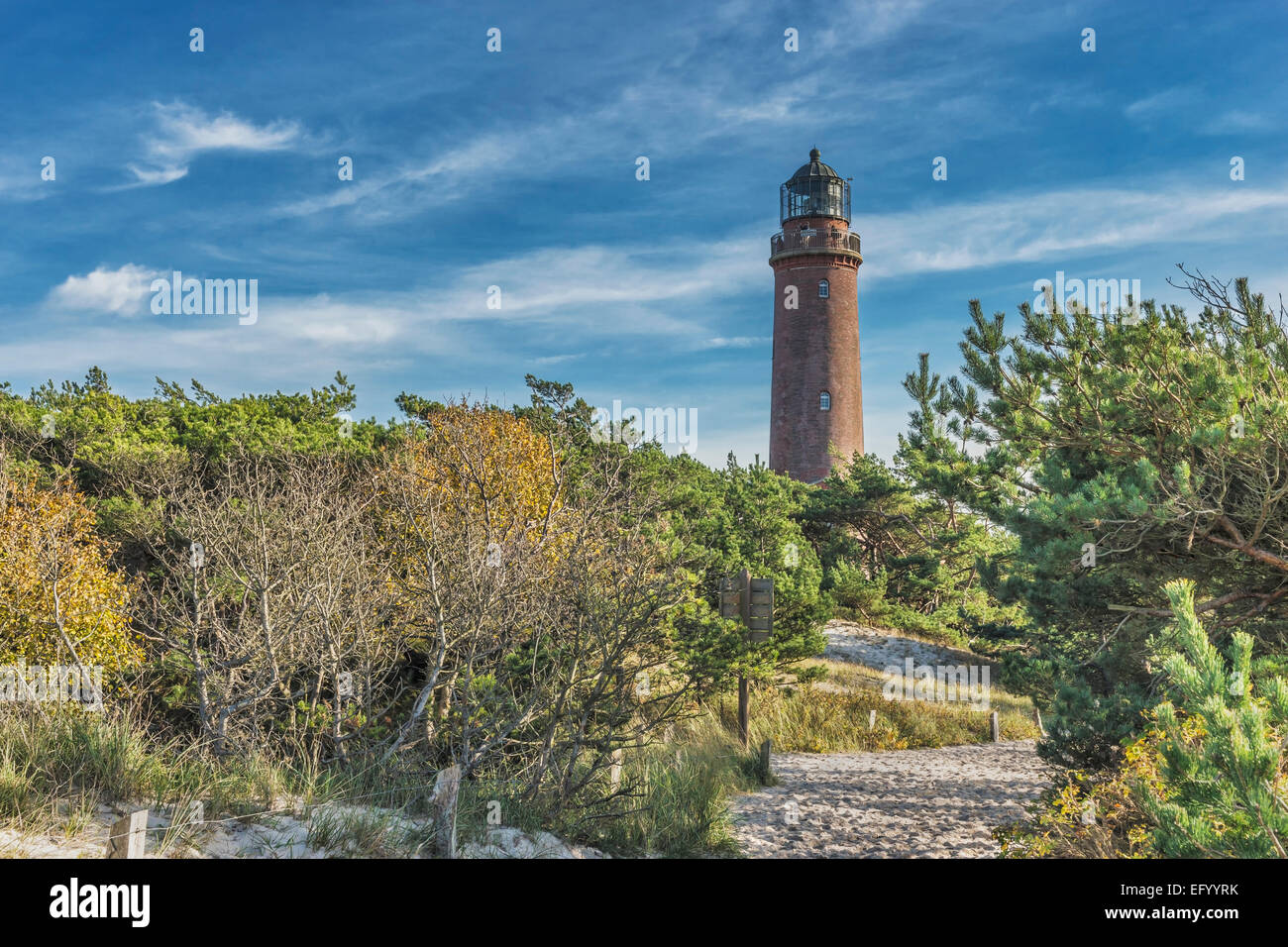 Der Leuchtturm Darßer Ort befindet sich im Nordwesten der Halbinsel Fischland-Darß-Zingst an der Ostsee, Deutschland Stockfoto