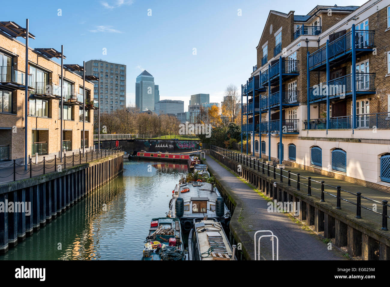 Limehouse Bassin in East London ist ein Hafenviertel Marina und Gehäuse-Wohnanlage in der Borough of Tower Hamlets Stockfoto