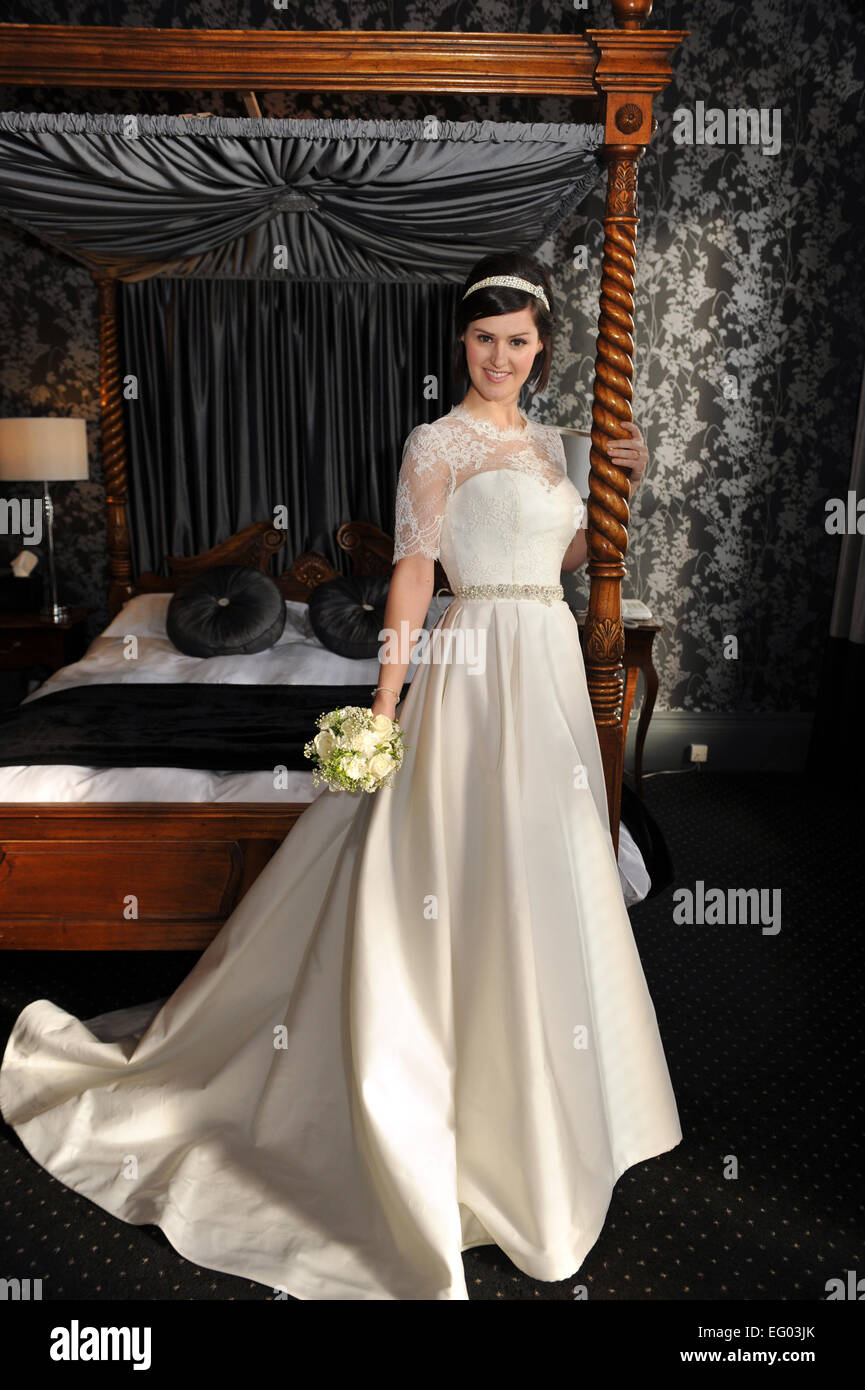 Bereitet eine Braut für ihren Hochzeitstag Modell veröffentlicht Stockfoto
