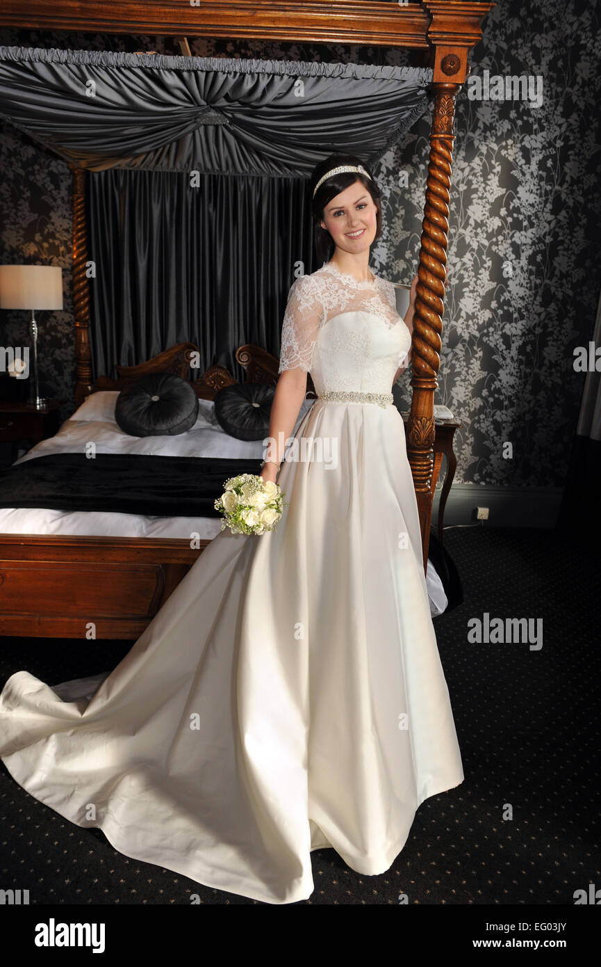 Bereitet eine Braut für ihren Hochzeitstag Modell veröffentlicht Stockfoto