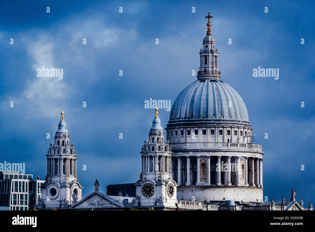 Kuppel und Türme der St. Pauls Cathedral Stockfoto