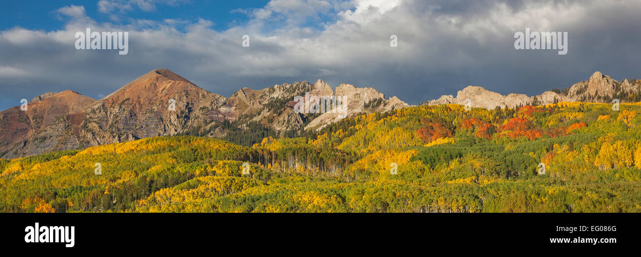 Gunnison National Forest, CO: Wolken über der Rubin reichen in der früh fallen Stockfoto