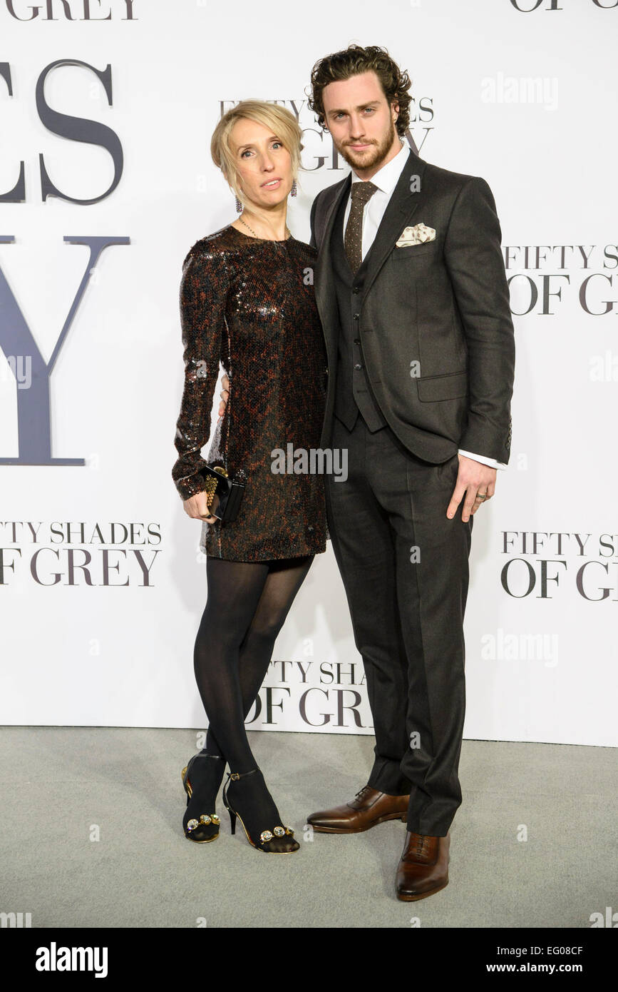 Regisseur Sam Taylor-Johnson kommt auf dem grauen Teppich für die 50 Schattierungen von grau UK Premiere am 02.12.2015 im ODEON Leicester Square, London. Personen im Bild: Aaron Taylor-Johnson, Sam Taylor-Johnson. Bild von Julie Edwards Stockfoto