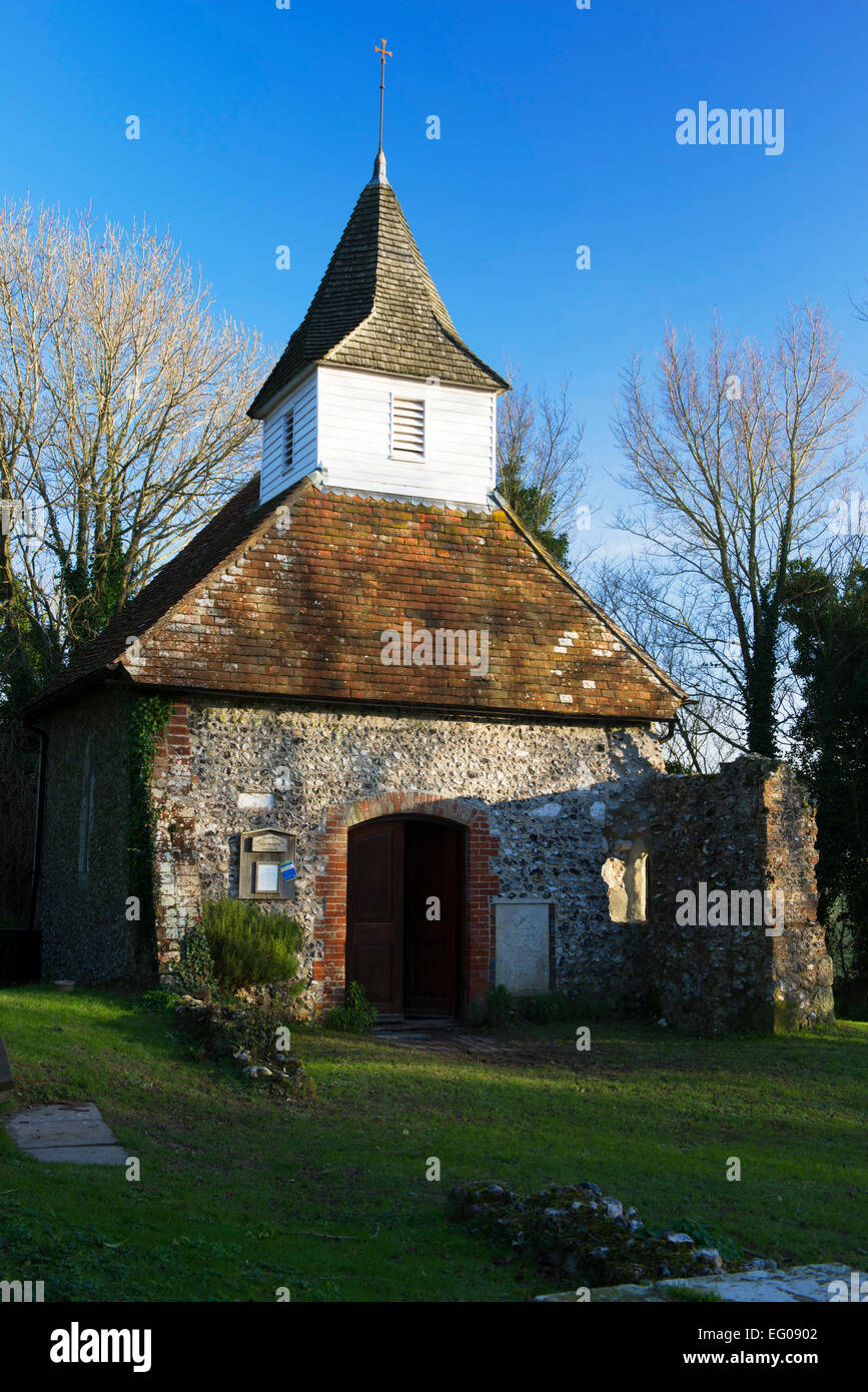 Die kleine Kirche des guten Hirten auf der South Downs über Touristenort am Lullington Stockfoto