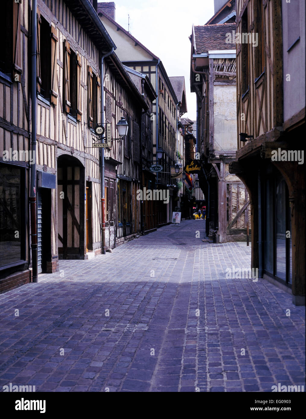 Mittelalterliche Gasse in der Stadt Troyes, Aube Abteilung, Champagne-Ardenne, Frankreich Stockfoto