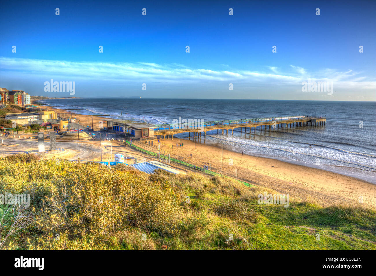 Boscombe Pier Bournemouth Küste Dorset England UK in der Nähe von Poole bekannt für schöne Sandstrände in künstlerische HDR Stockfoto