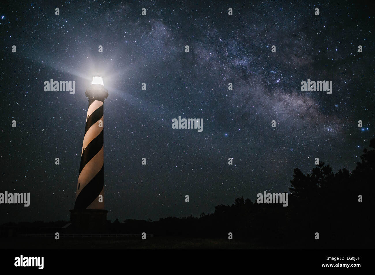 USA, North Carolina, Cape Hatteras Lighthouse unter der Milchstraße Stockfoto