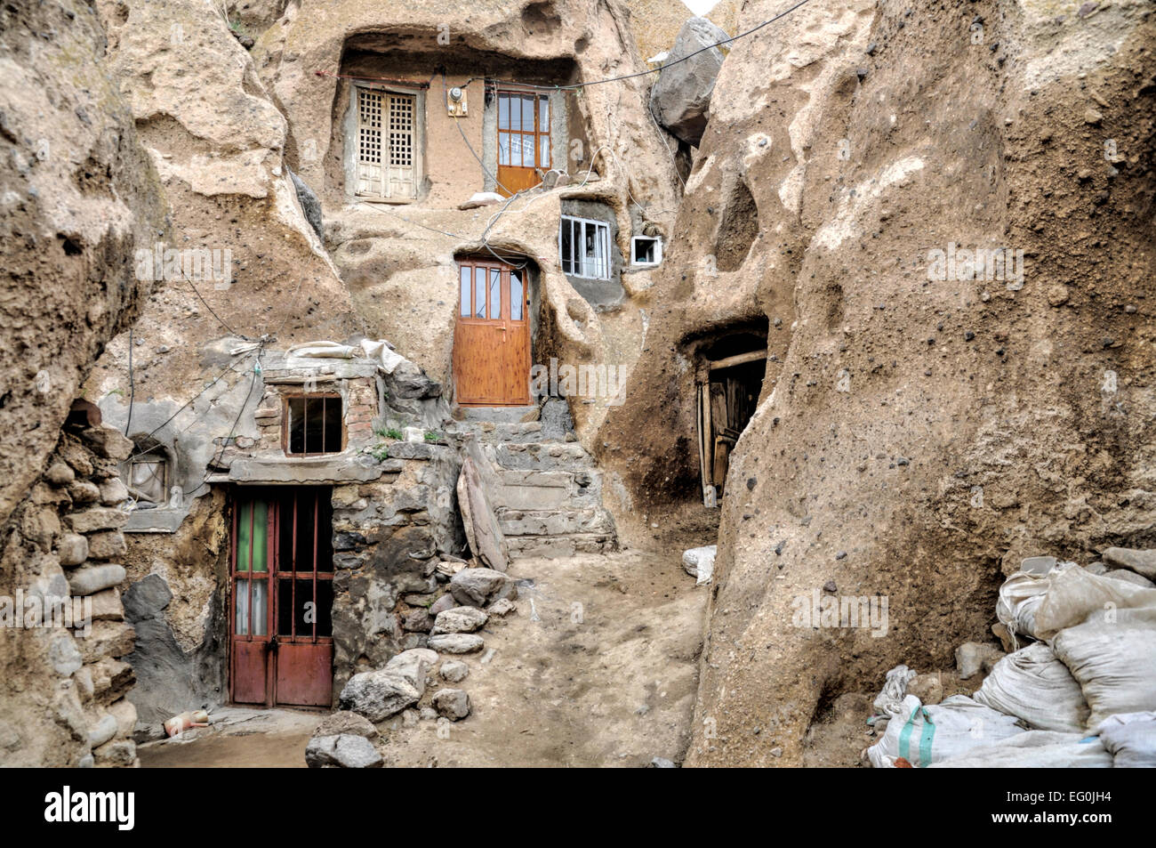 Fassaden der Häuser in den Fels Zapfen in Kandovan Dorf im Iran ausgegraben Stockfoto