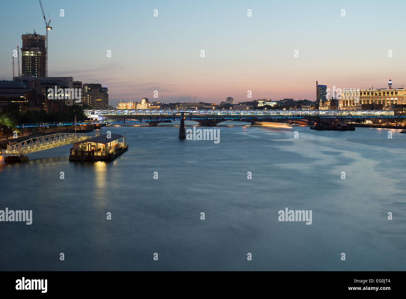 United Kingdom, England, London, Ansicht der Blackfriars Bridge in der Dämmerung Stockfoto
