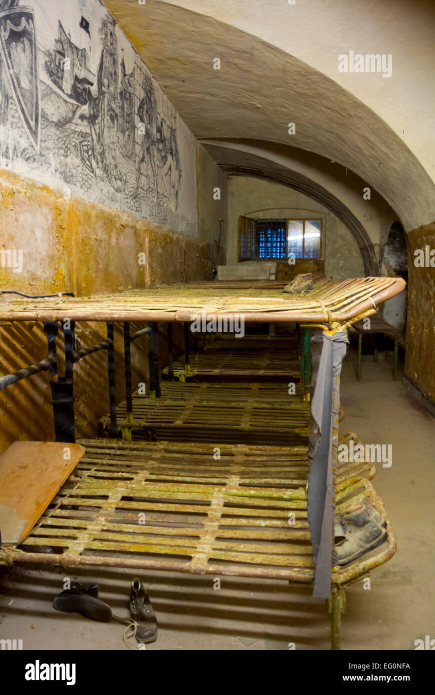 Gefangener Etagenbetten in Zellen, sowjetisches Gefängnis, Kalamaja District, Tallinn, Estland, Baltikum, Europa Stockfoto