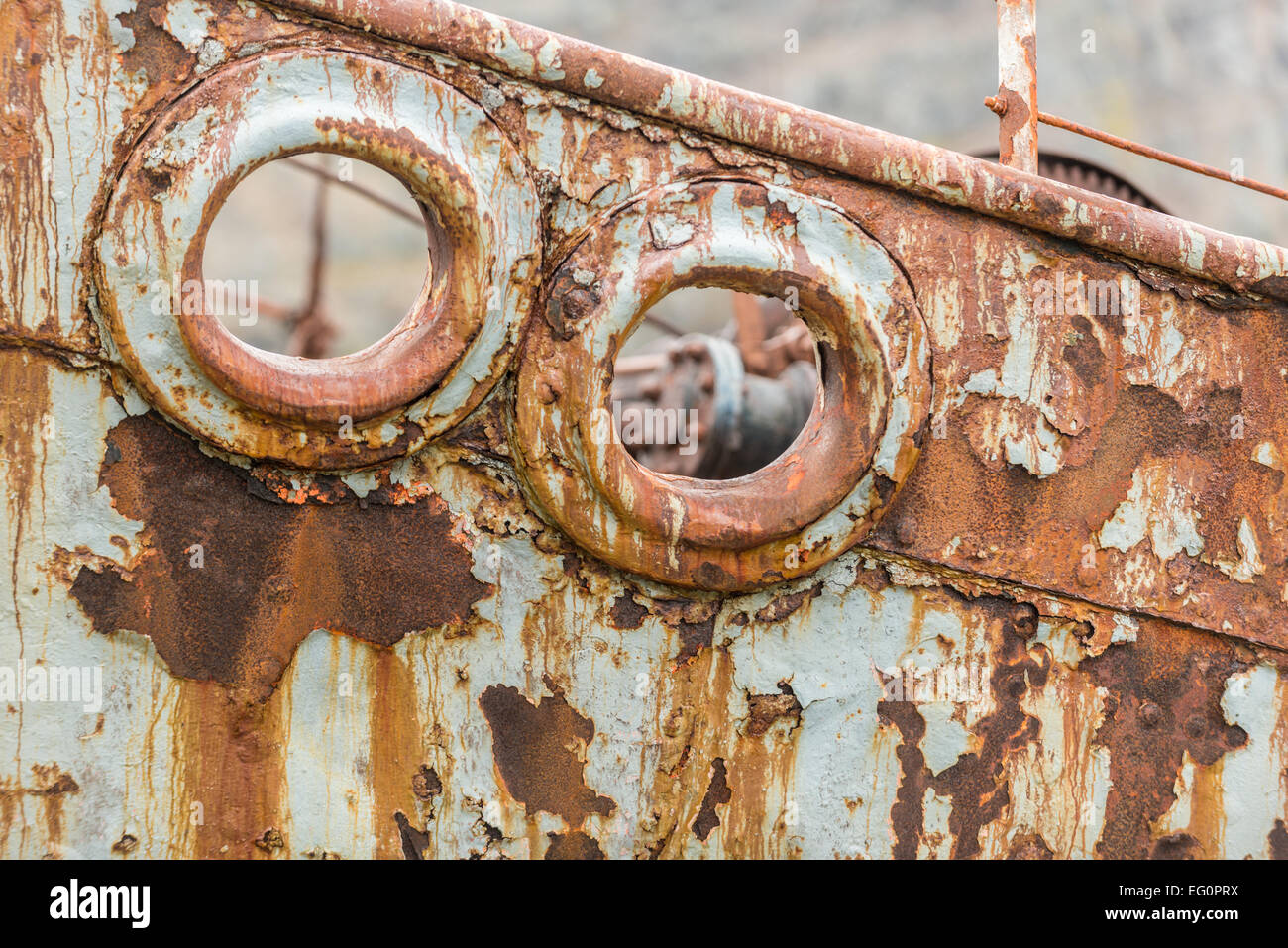 Rosten Löcher auf Walfang-Schiff, wo Seile verwendet, um Wale zu Grytviken Walfangstation, Südgeorgien, Antarct schleppen Stockfoto