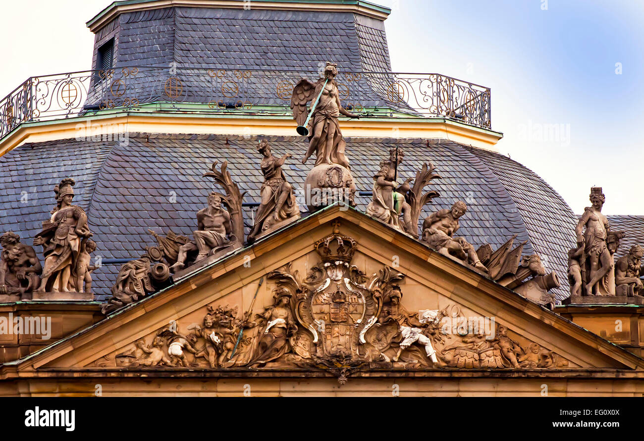 Stuttgart, Deutschland: Detail der barocken Fassade des neuen Schlosses, ehemalige Residenz der württembergischen Könige. Stockfoto