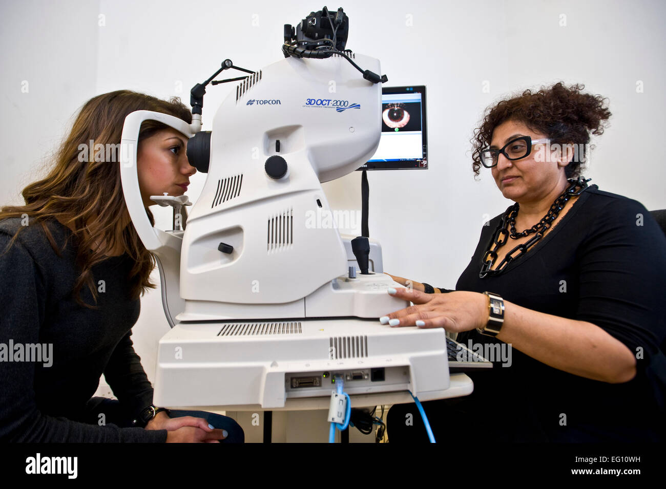 Ein OCT-Auge-Scan ist völlig anders als ein Auge-Foto, die manchmal von Arztpraxen Diabetes Kliniken oder andere Opt genommen Stockfoto