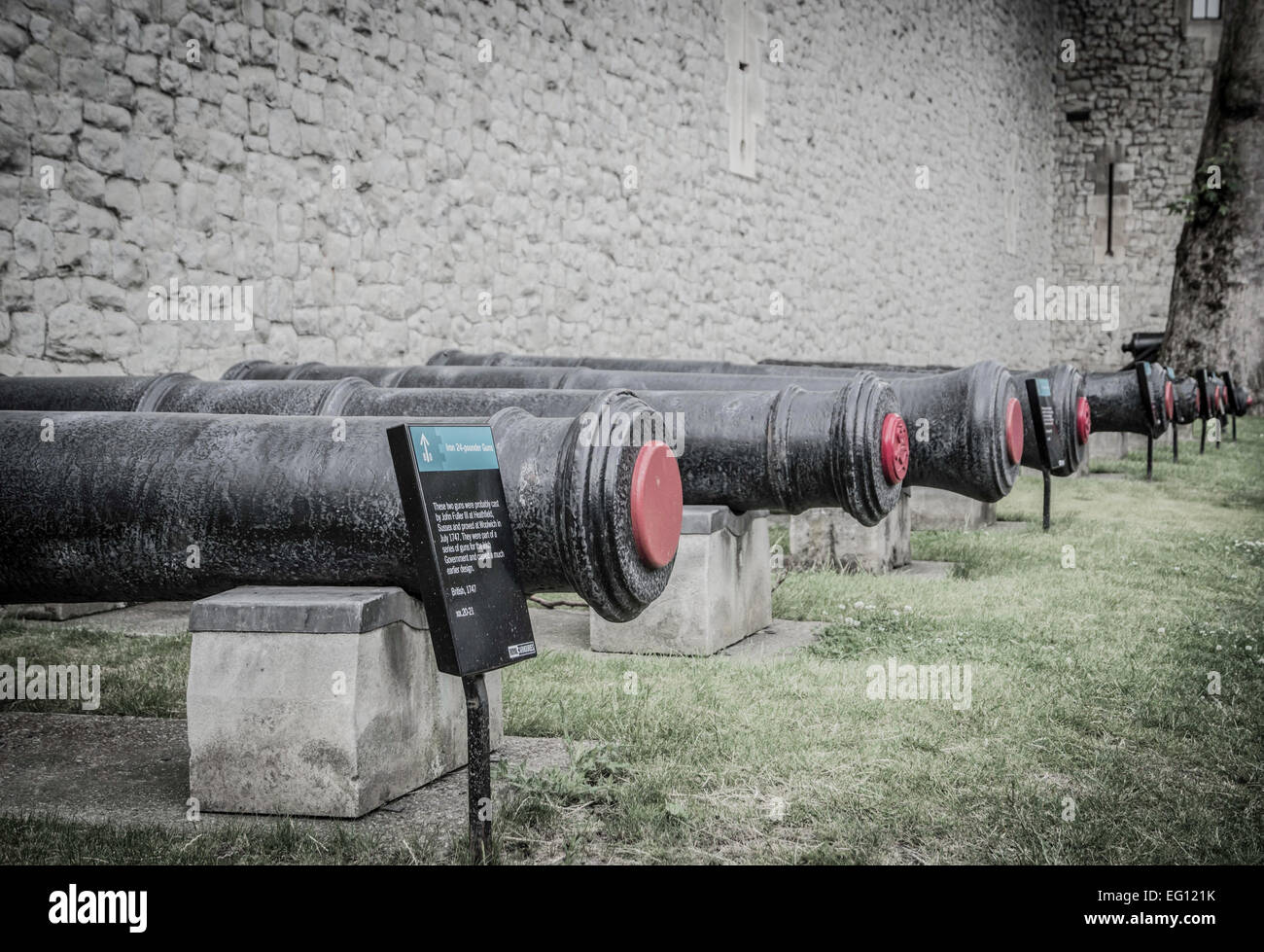 Die alten Kanonen von den Tower of london Stockfoto