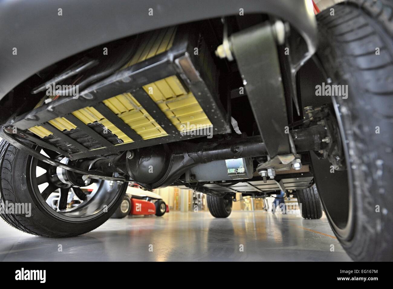 Electromobil Yo!, die von Studenten der technischen und künstlerischen Disziplinen an der Westböhmischen Universität entstand im vergangenen Jahr in Pilsen, Tschechische Republik, 13. Februar 2015 eingeführt wurde. Chassis und technischen Teil des Fahrzeugs wurden von Studenten der Fakultät für Ingenieurwissenschaften, die Form der Karosserie wurde durch Studenten des Fachbereichs Ladislav Sutnar, Design und Kunst. (Foto/Pavel Nemecek CTK) Stockfoto