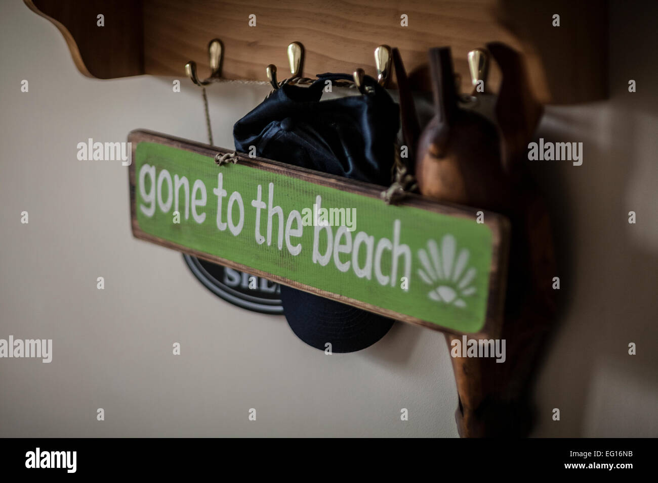 Ein Zeichen neben einem Cornish nach Hause ist vor der Tür. Stockfoto