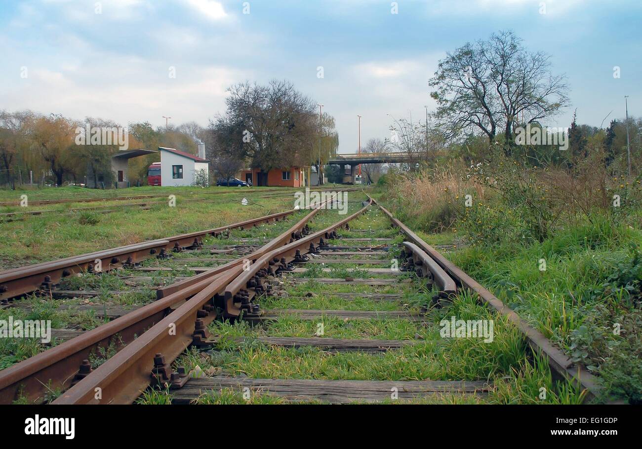 Die Trennung von zwei alten Eisenbahnlinie an der Station. Stockfoto