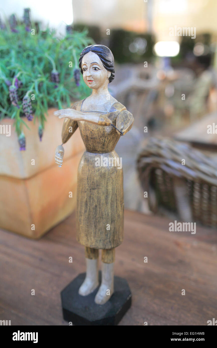 Holz Figur, Cafe, Columbus Markt (Mercat de Colom, Valencia, Valencia, Spanien Stockfoto