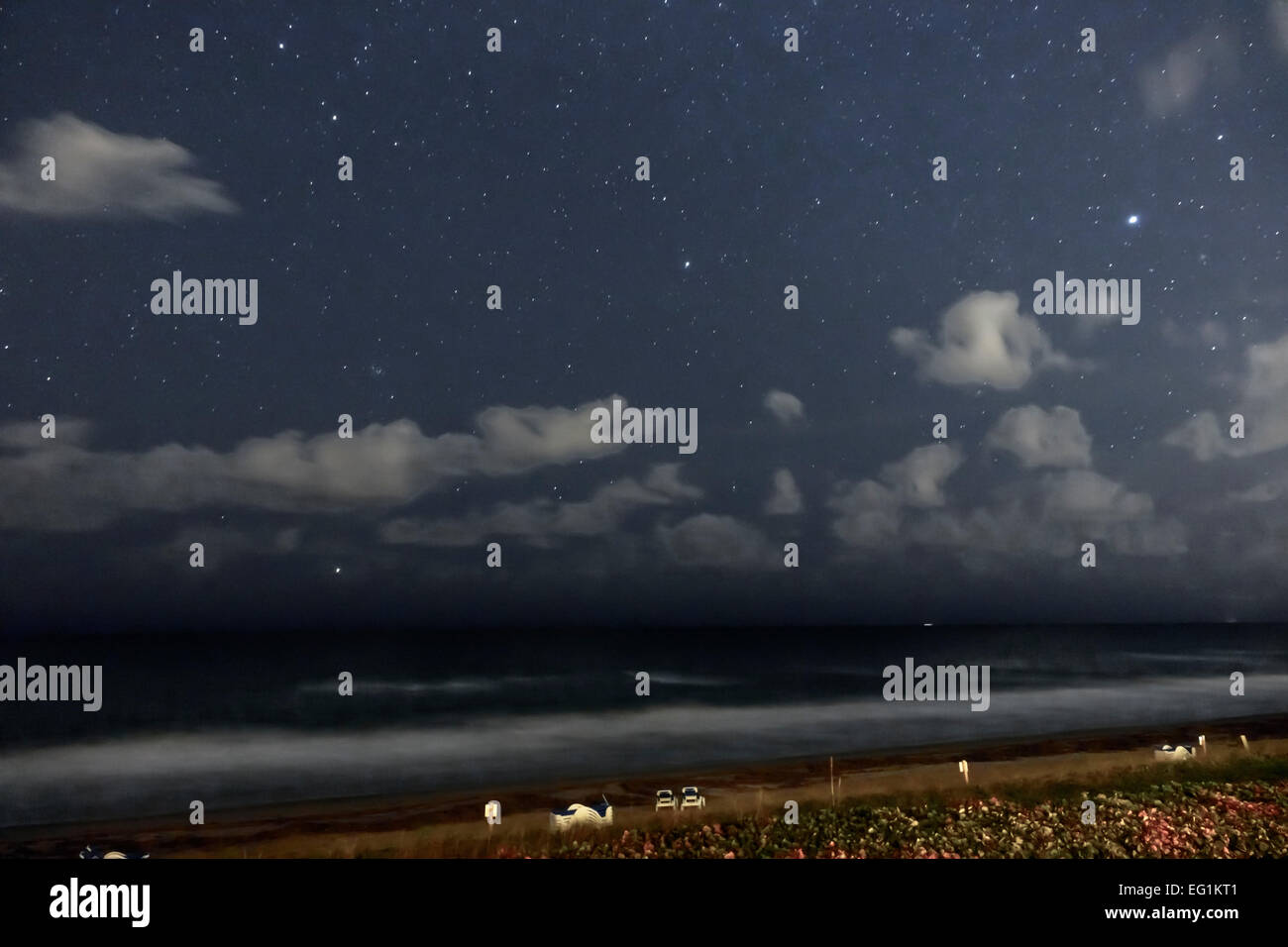 Jensen Beach Florida, Hutchinson Barrier Island, Atlantischer Ozean Wasser, Nacht, Surfen, Sterne, Wolken, Orion-Konstellation, Besucher reisen Reisetouristen Stockfoto