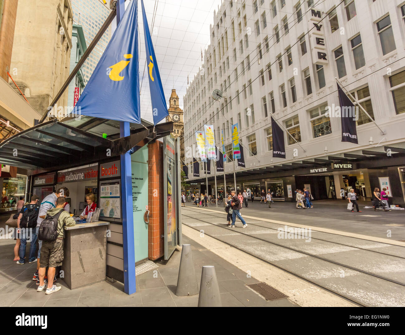 Tourist-Info-Stand in der Bourke Street Mall, Melbourne Stockfoto
