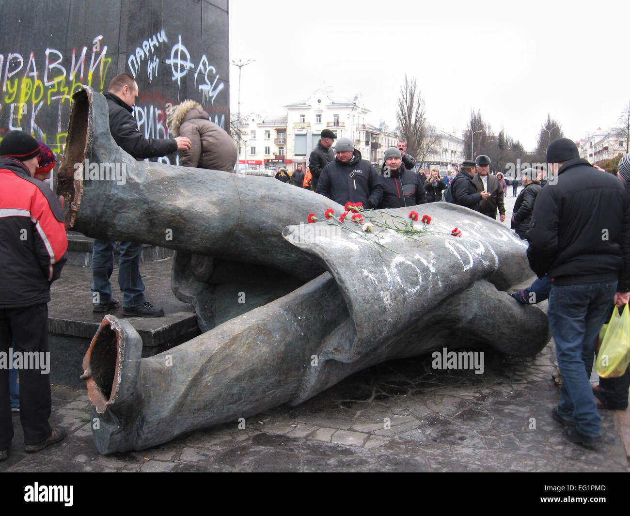 große Bronze-Denkmal Lenin den Führer des Weltproletariats in Tschernigow geworfen Stockfoto