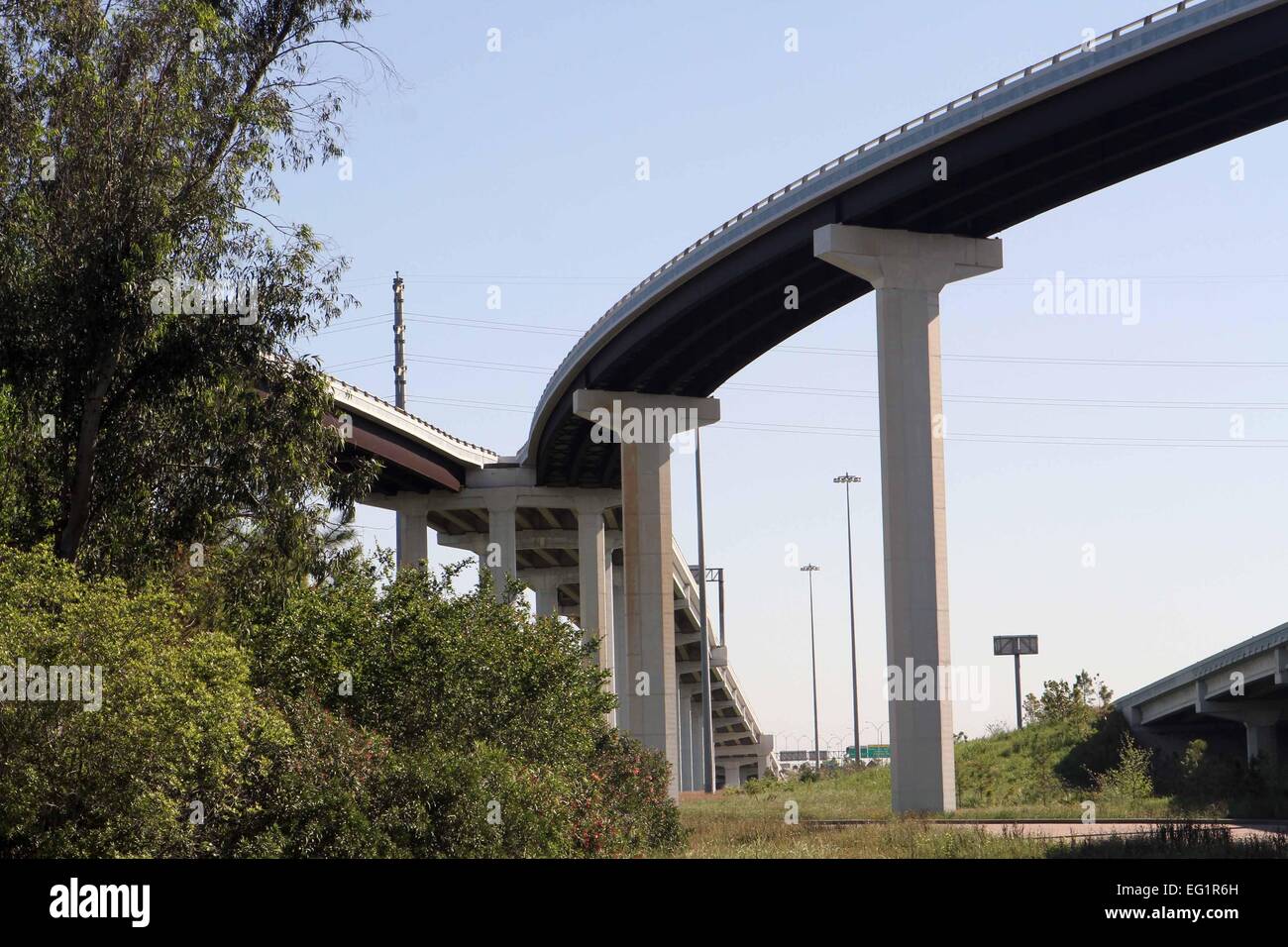 STRAßEN UND ÜBERFÜHRUNGEN IN DER STADT VON HOUSTON, TEXAS, USA Stockfoto