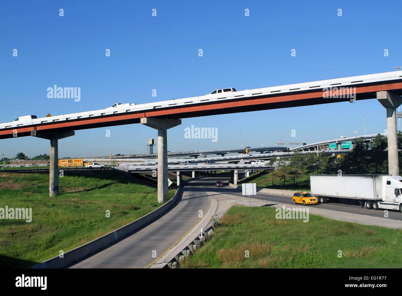 STRAßEN UND ÜBERFÜHRUNGEN IN DER STADT VON HOUSTON, TEXAS, USA Stockfoto