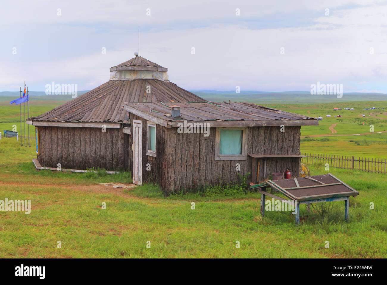 Traditionelles Haus in der Steppe, in der Nähe von Ögij See Arkhangai Provinz, Mongolei Stockfoto