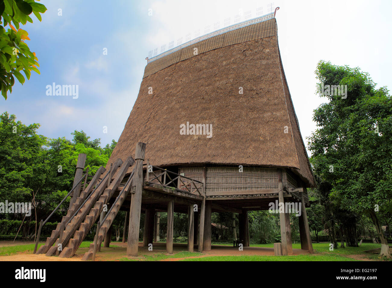 Bahnar (Ba Na) ethnische Haus, Ethnographie-Museum, Hanoi, Vietnam Stockfoto