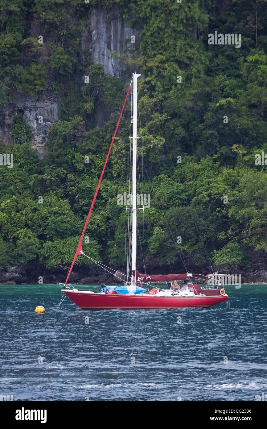 Segelboot aus der Insel Kho Phi Phi Don, Thailand Stockfoto