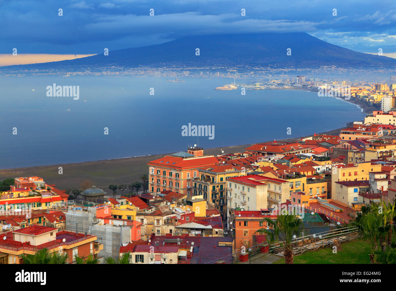 Vesuv, Blick vom Vesuvian Institute, Castellammare Di Stabia, Kampanien, Italien Stockfoto