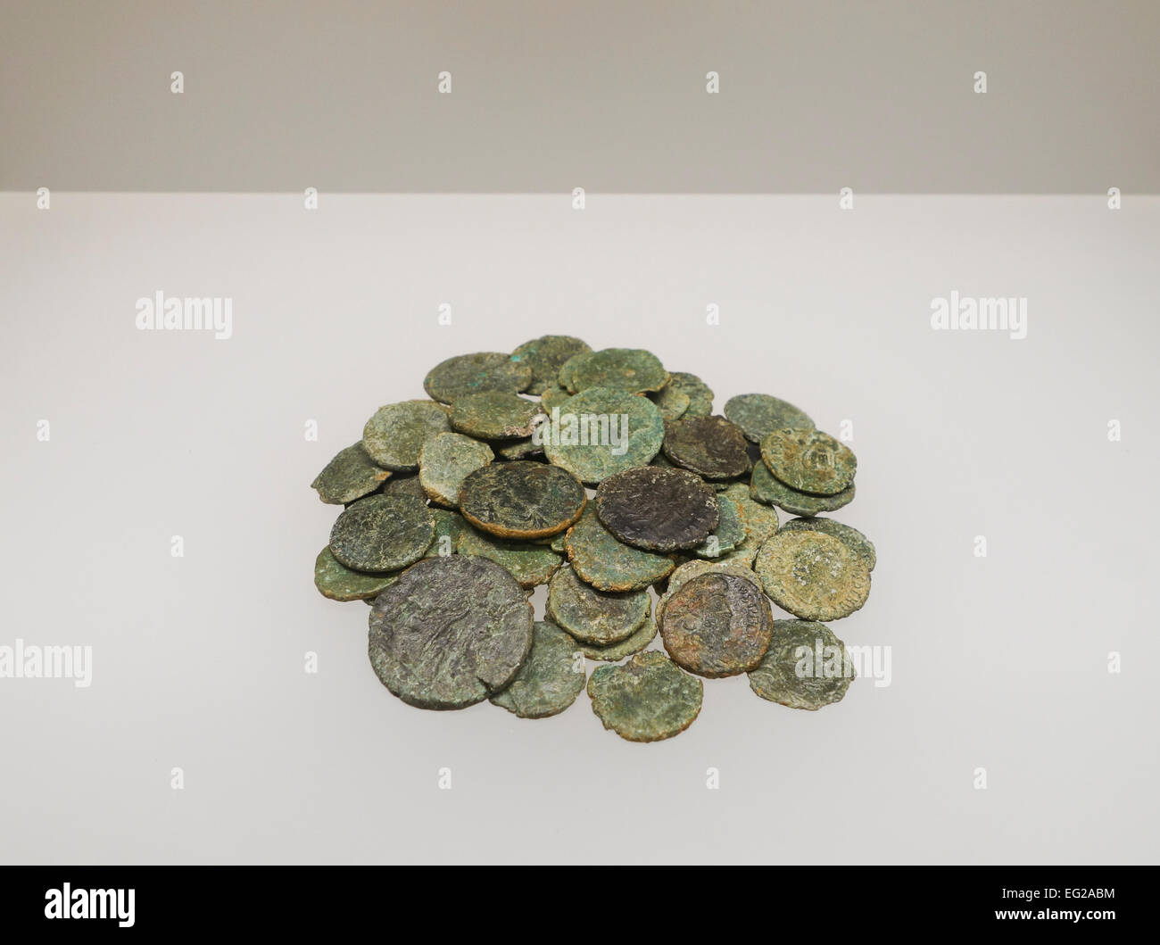 Roman Bronze Münzen aus dem dritten Jahrhundert n. Chr.. Casa Museo, Völkerkundemuseum Mijas, Spanien. Stockfoto