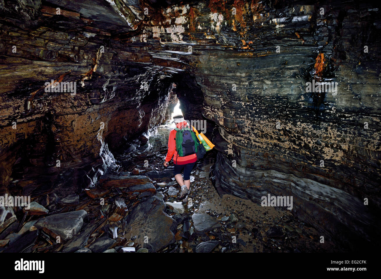 Spanien, Galicien: Touristische Kreuzung Höhle am Strand von Doms Stockfoto
