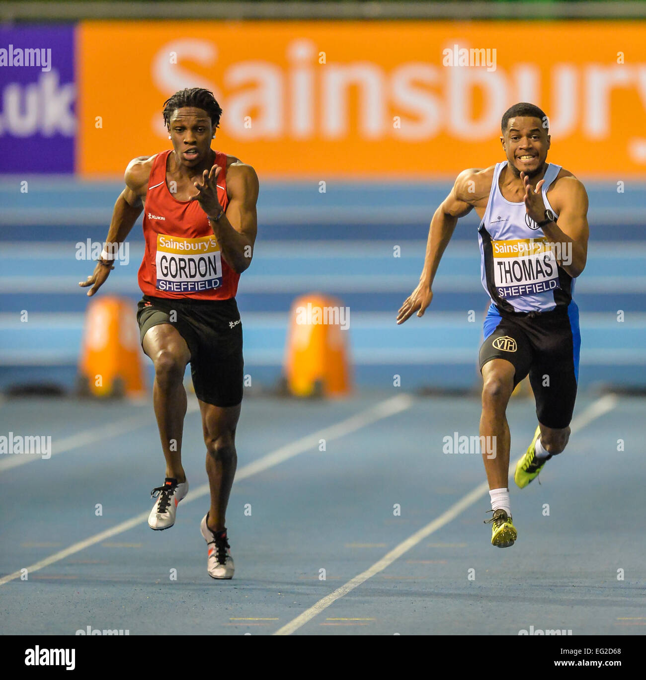 Sheffield, UK. 14. Februar 2015. Britische Indoor Leichtathletik-Meisterschaft. Sam Gordon (Cardiff AAC) und Nigel Thomas (Thames Valley Harriers) konkurrieren in einer Hitze von 60m. © Aktion Plus Sport/Alamy Live-Nachrichten Stockfoto